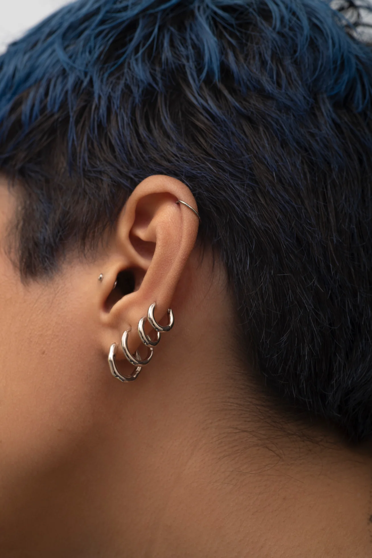 Twisted Hoop Earrings - Plain - Image 6